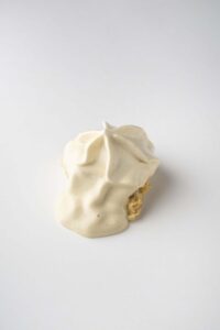 Abadejo confitado y espuma de café París.