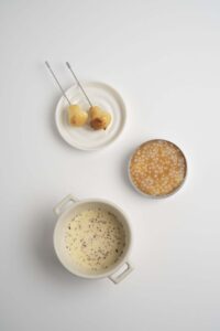 Durazno, amaretto y aceituna negra.