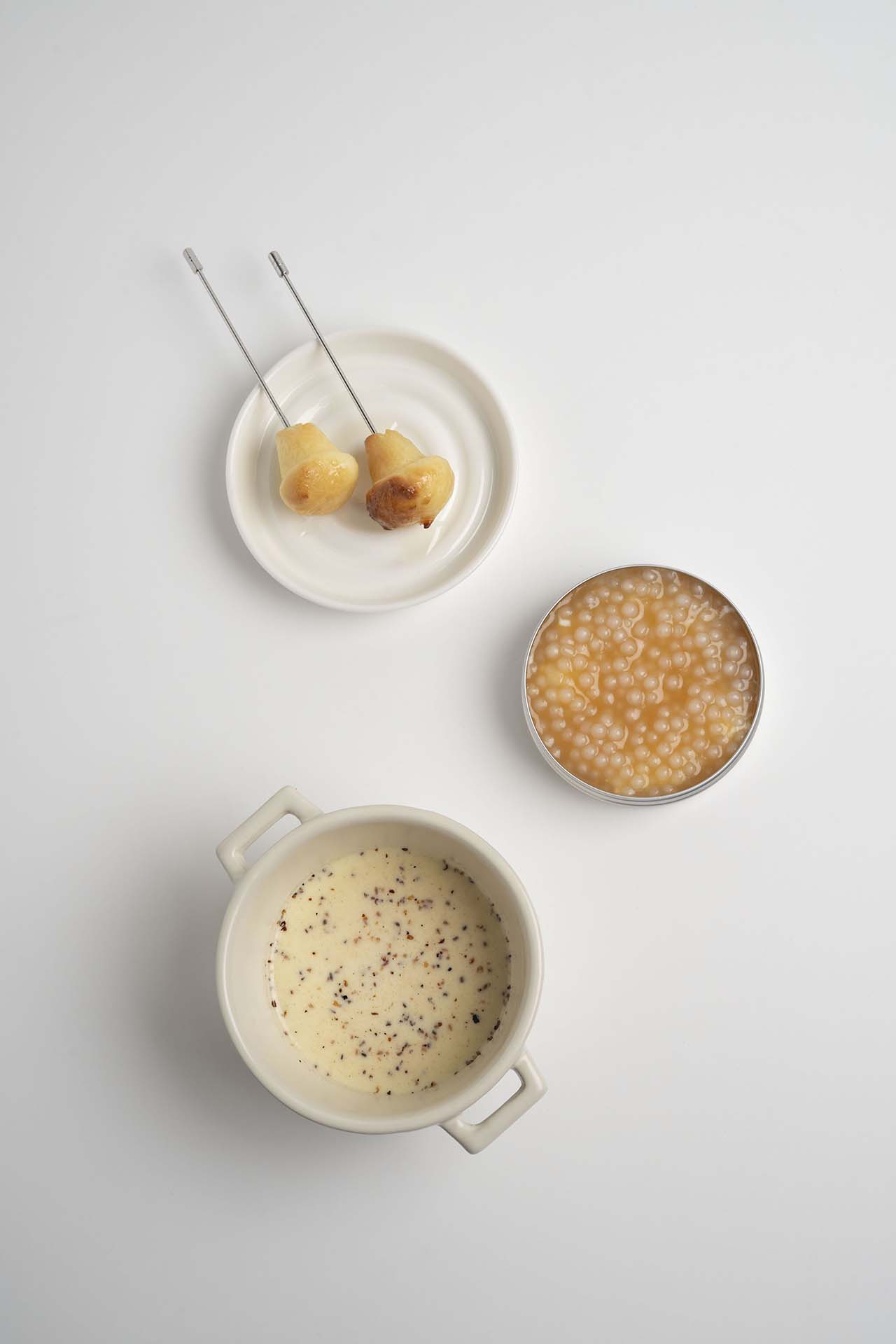 Durazno, amaretto y aceituna negra.